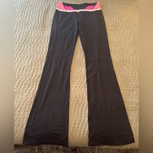 Lululemon Groove Flare Pants: Size 6 34” inseam